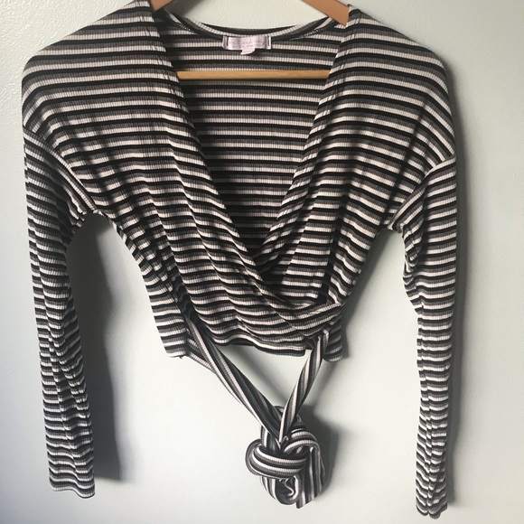 Don’t Ask Why Crop Wrap Top O/S - Picture 2 of 9